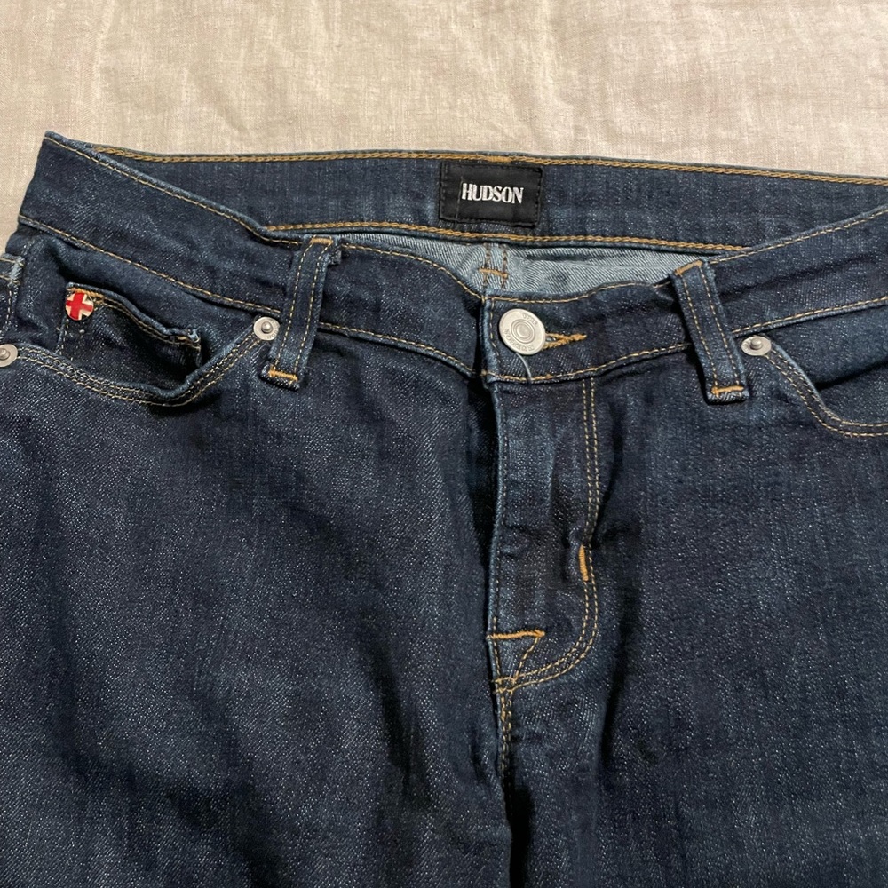 Hudson low rise skinny jeans. Size 26. Like new condition!